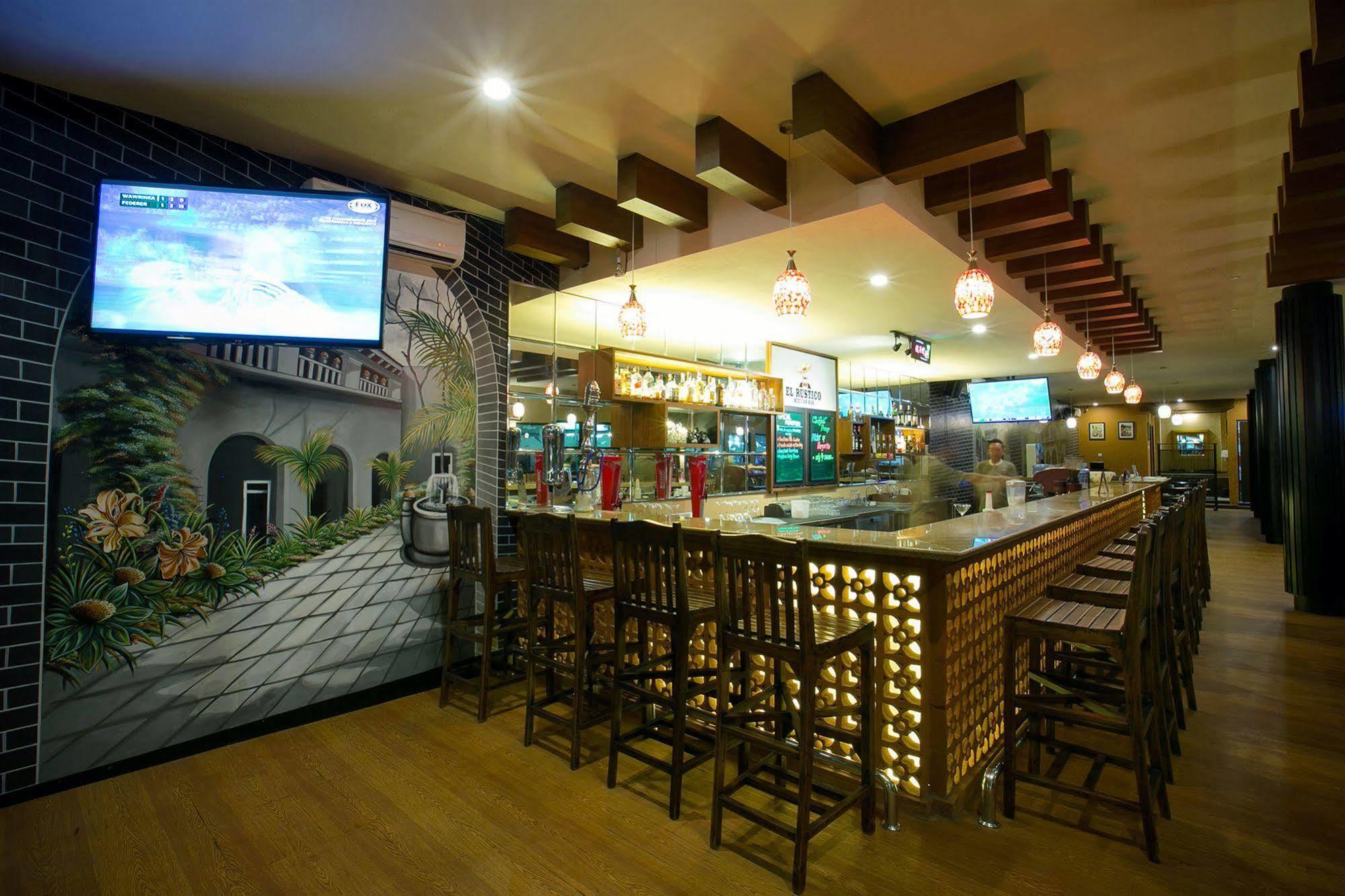 Kuta Station Hotel And Spa Bali Екстер'єр фото