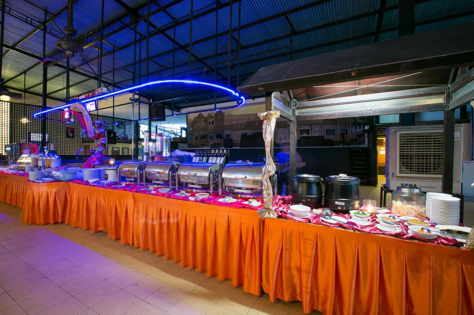Kuta Station Hotel And Spa Bali Екстер'єр фото