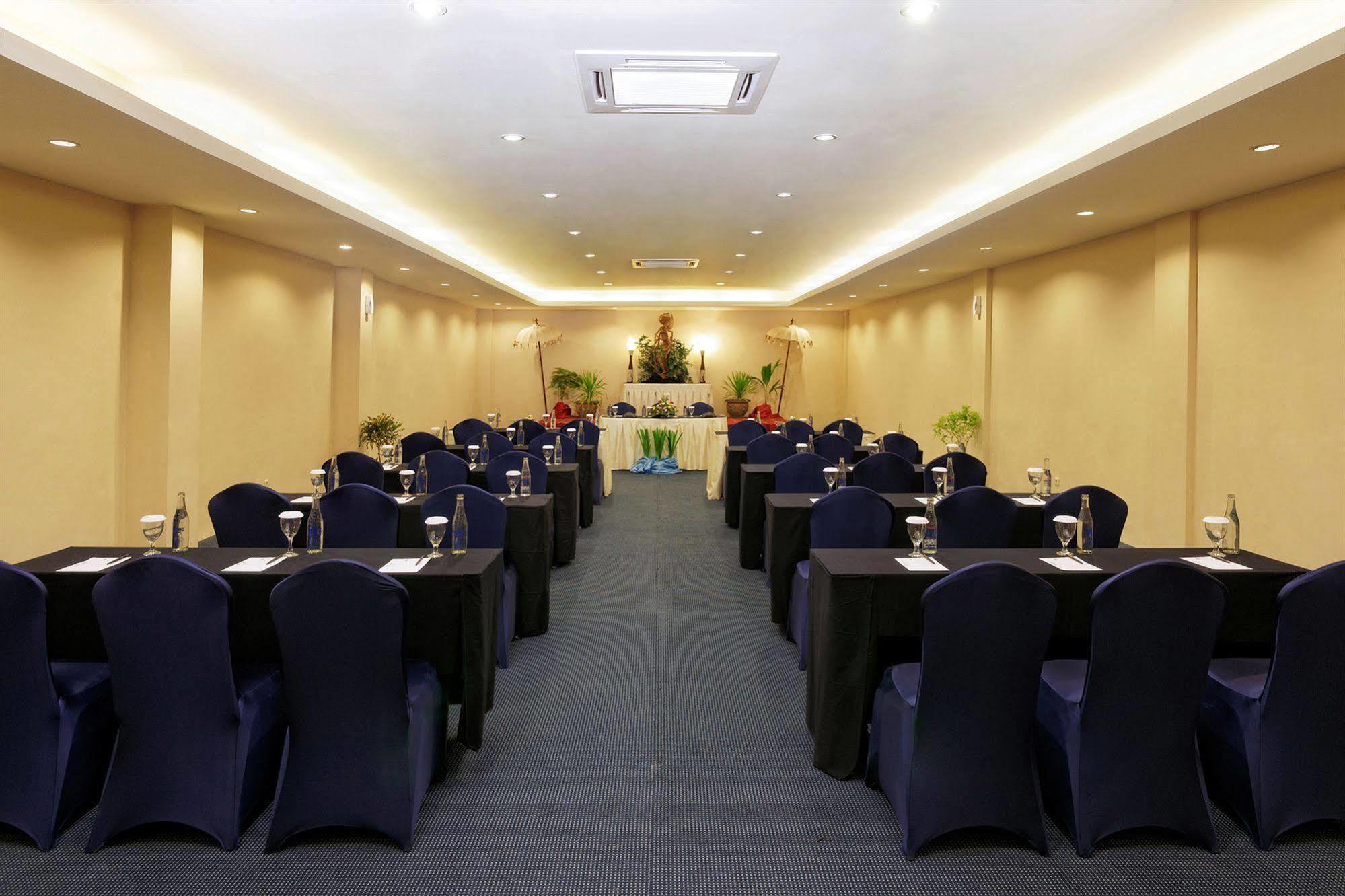 Kuta Station Hotel And Spa Bali Екстер'єр фото