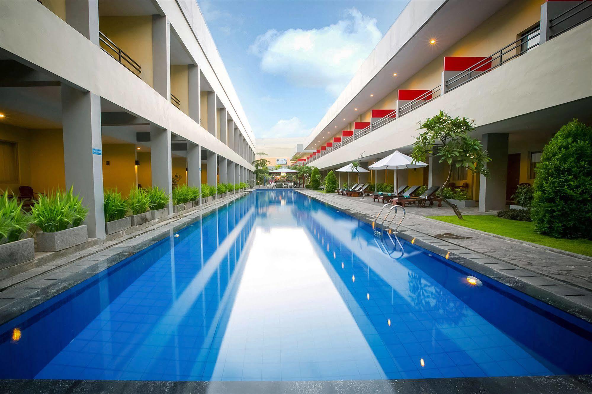 Kuta Station Hotel And Spa Bali Екстер'єр фото